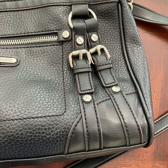 Dana Bachman women’s black purse shoulder/ Cross body with silver hard ware - Picture 6 of 7